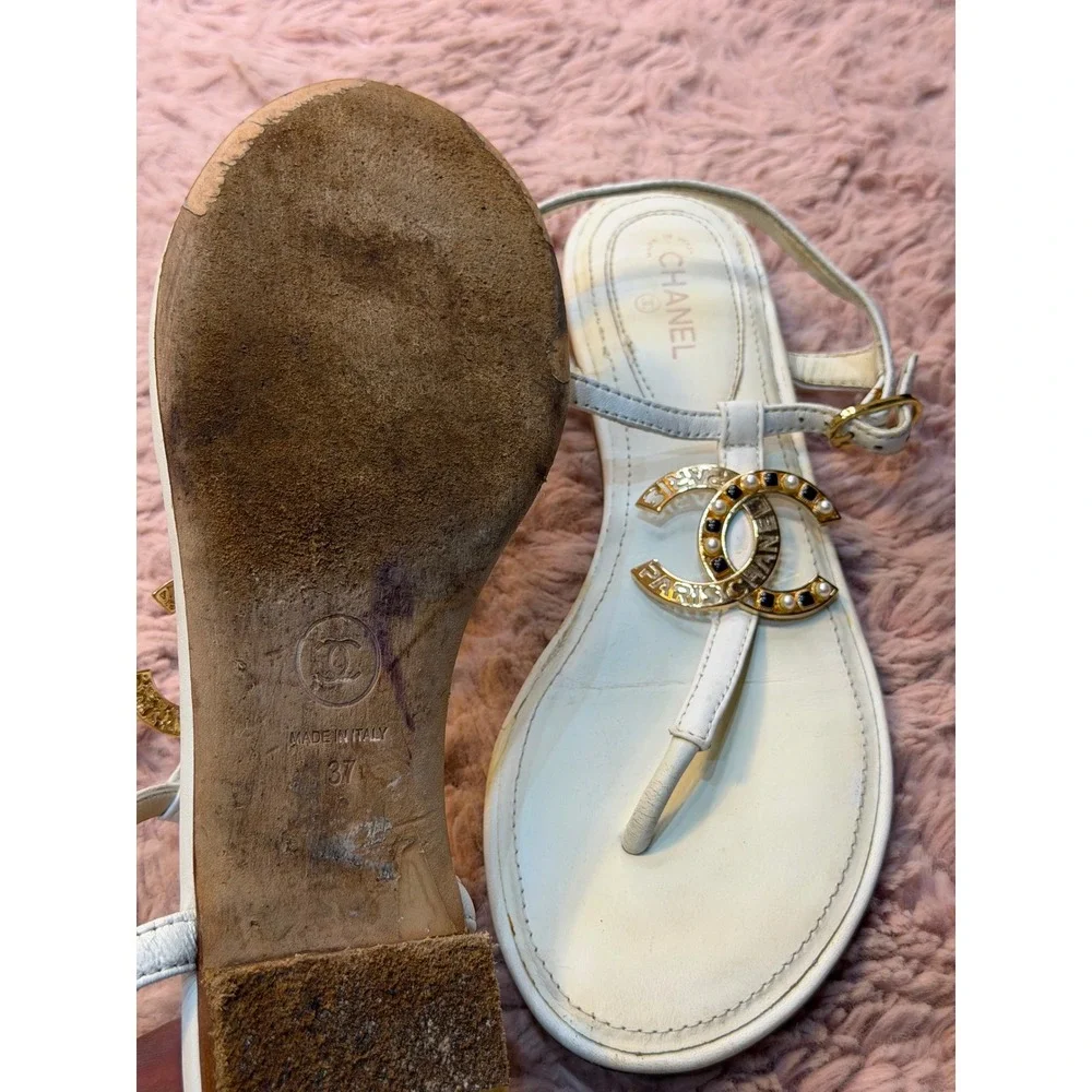 Chanel White Leather CC Logo Pearl Paris Thong Sandals Flat 37 20354